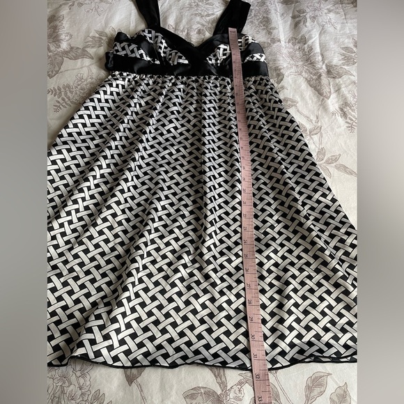 A Byer Y2K Black White Geometric Babydoll Tie Back Slip Dress Small Fairycore - Picture 7 of 8